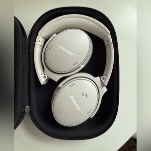 Bose QuietComfort Headphones - White